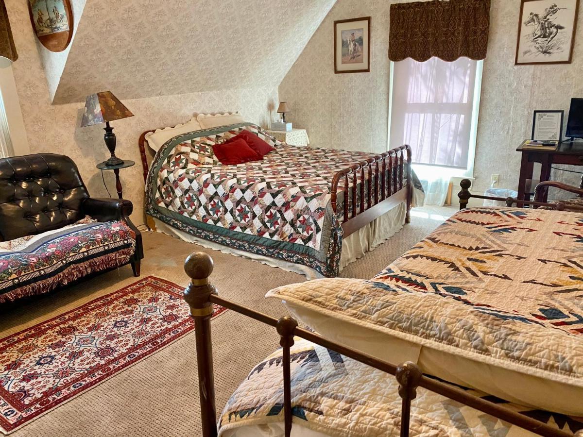 غولدن Pansy'S Parlor Bed & Breakfast المظهر الخارجي الصورة